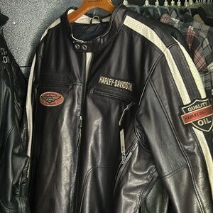Awesome Harley Davidson summer leather. Not lined. Mesh interior.  3XL